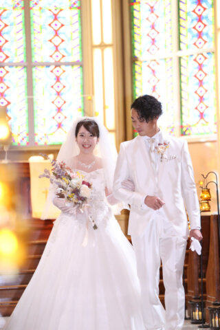 ウェディングドレス　タキシード　ブーケ