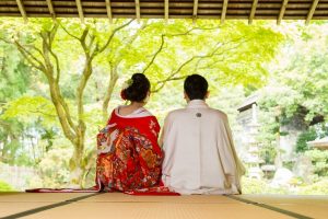 ロケーションフォトウェディング　椿寿荘　日本庭園　和装　色打掛　紋服　バックショット
