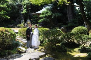 ロケーションフォトウェディング　日本庭園　和装　白無垢