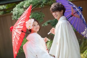 ロケーションフォトウェディング　椿寿荘　番傘　和装　白無垢　紋服　