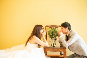 ロケーションフォトウェディング　洋装　ブーケ　ウェディングドレス　下田の森美術館