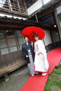 ロケーションフォトウェディング　和装　紋服　白無垢　番傘