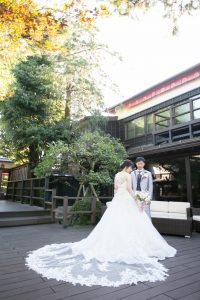 ロケーションフォトウェディング　洋装　ロングトレーン