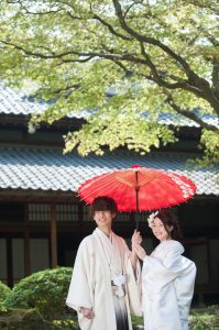 ロケーションフォト　椿寿荘　番傘　日本庭園　和装