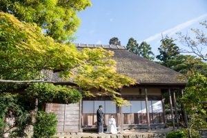 ロケーションフォトウェディング　和装　日本庭園　紋服　白無垢