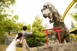 ロケーションフォトウェディング　恐竜　サントピアワールド