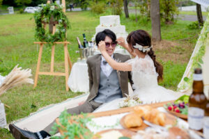 ロケーションフォトウェディング　洋装　ウェディングドレス　タキシード　赤谷森林公園