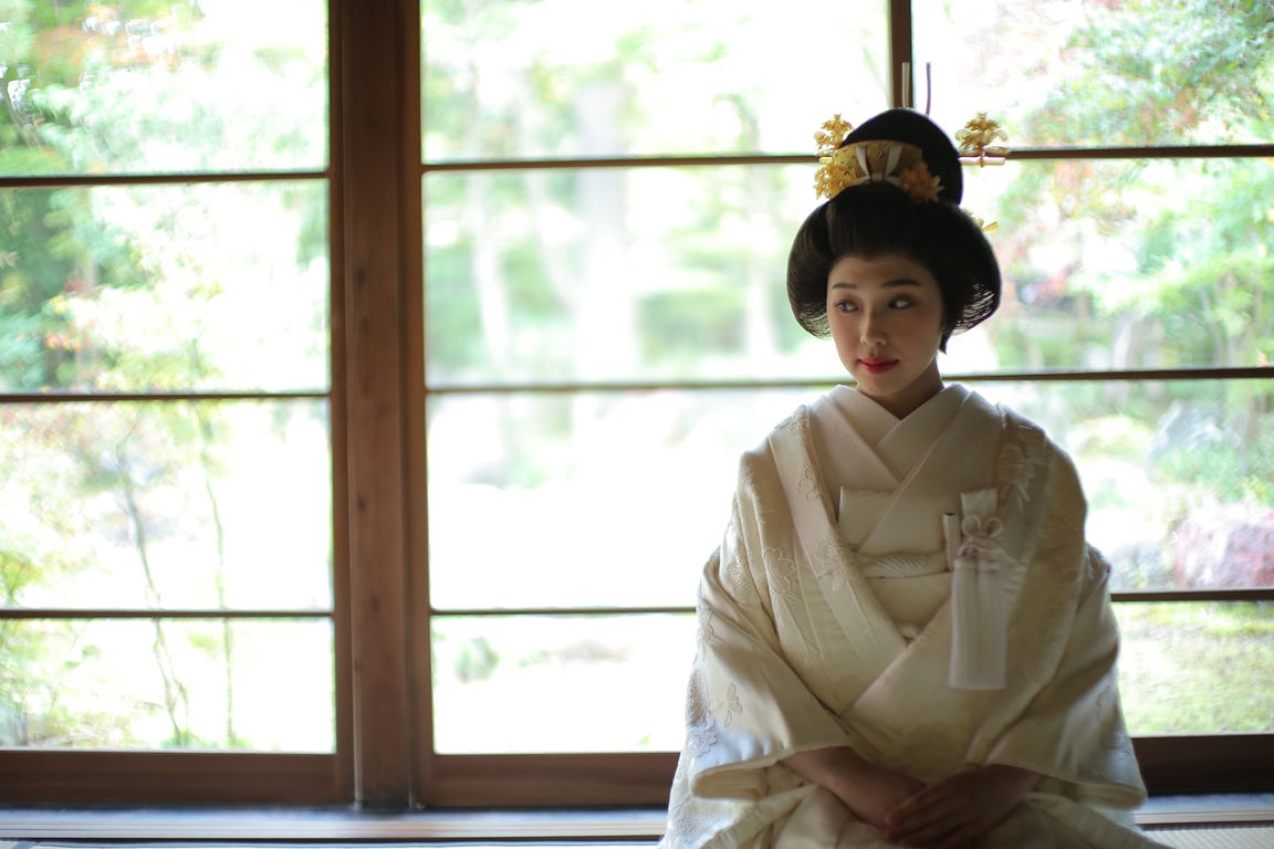 和婚なら着て欲しい！日本の伝統美の白無垢で本格神社婚や神前式はいかがですか？