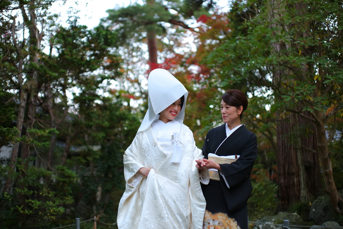 日本の伝統美で結婚式を挙げませんか？花嫁和装、白無垢、色打掛、引き振袖のご紹介♡