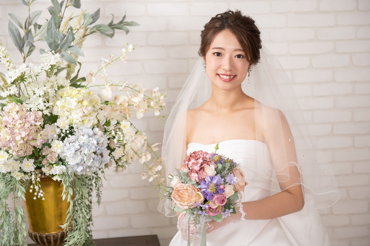 アークベルの式場以外で結婚式の花嫁さま♡年末年始の帰省のタイミングで衣裳合わせをしませんか　