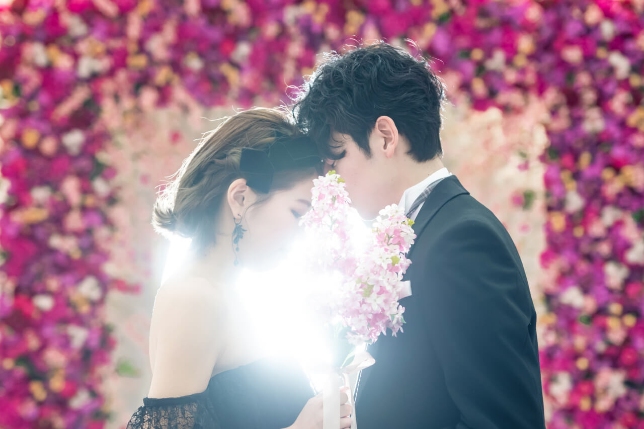 ウェディングフォト 韓国風フォト フラワーウォール 前撮影 花嫁 新潟 新発田 結婚式 黒ドレス ブラックドレス
