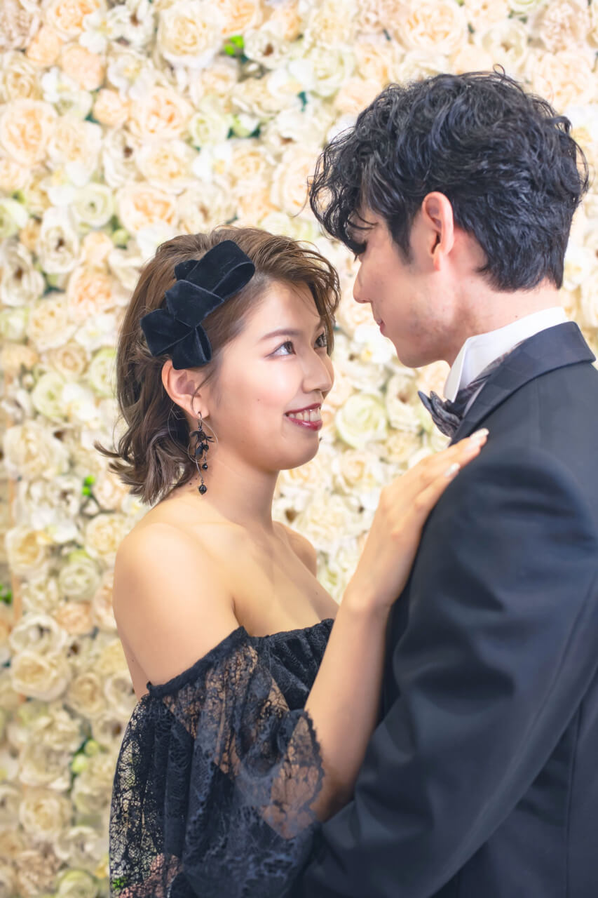 ウェディングフォト 韓国風フォト フラワーウォール 前撮影 花嫁 新潟 新発田 結婚式 黒ドレス ブラックドレス