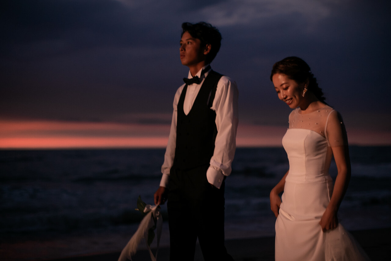 フォトウェディング 新潟県胎内市 村松浜 海 夕焼け サンセット 夕日 マジックアワー 結婚式 花嫁