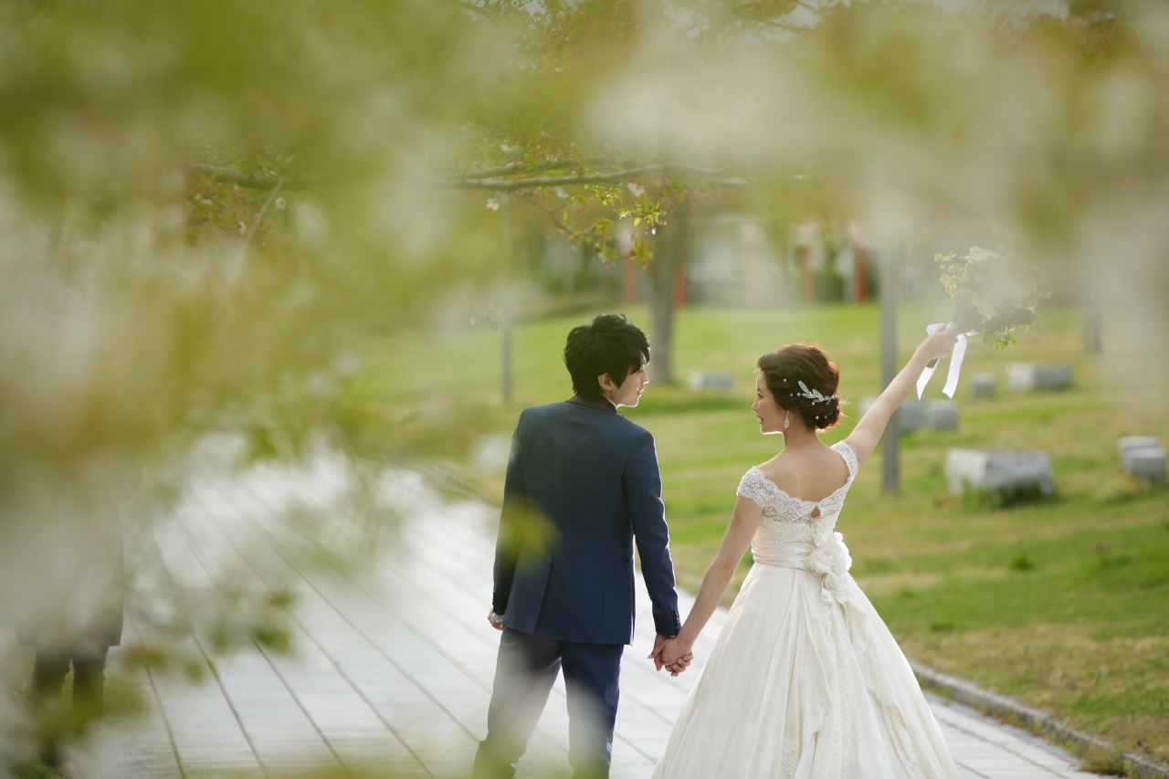 春ロケしたい花嫁必見！桜や新緑…春のロケーションに映えるドレスってどんなドレス？