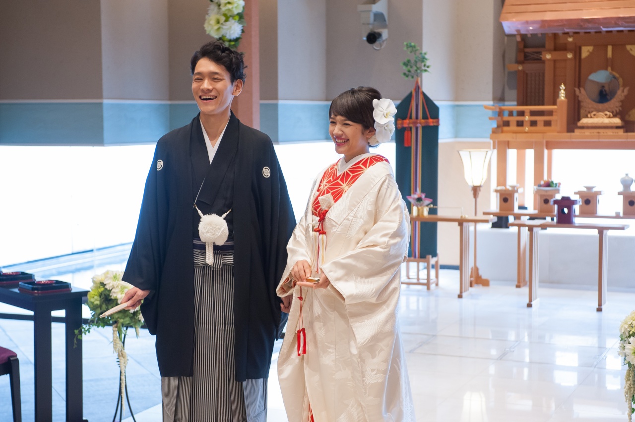 式場　結婚式場　神前結婚式　神殿　和装　新郎　紋付き袴　花嫁　掛下アレンジ　和装アレンジ　和婚スタイル　プレ花　白無垢アレンジ