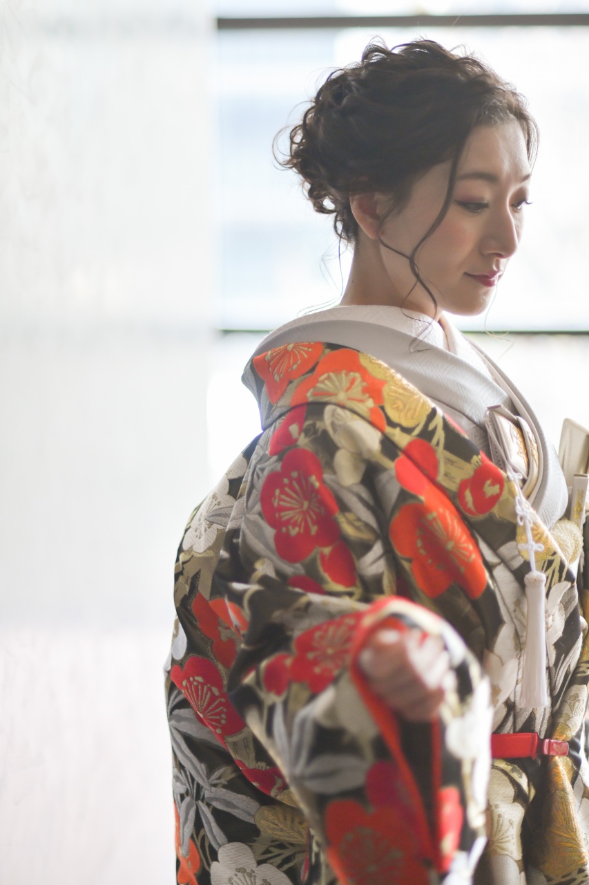和装 洋髪 色打掛 モダン グレー 朱赤 ダーク 上品 花嫁和装